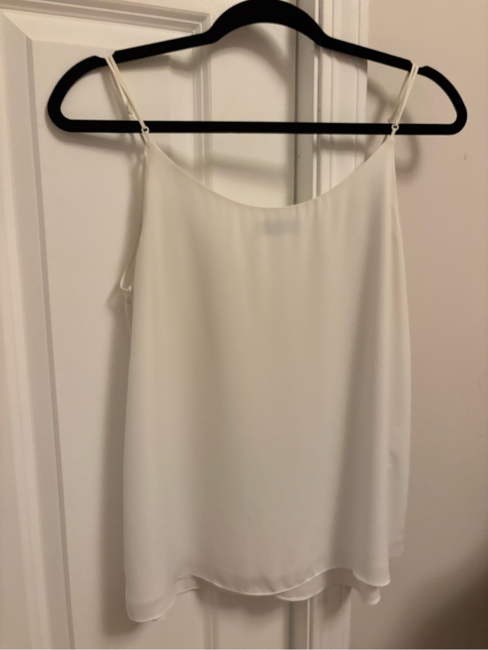 Aritzia - Babaton white adjustable Spaghetti Strap V-Neck Camisole - Picture 2 of 4